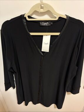Sympli Black V-Neck 3/4 Sleeve Top